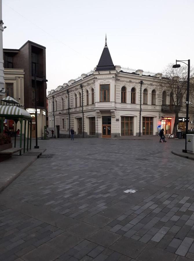 Smoking Lion Apartment Tbilisi Exterior photo